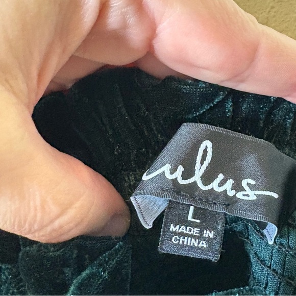 Lulu's Forest Green Velvet Crop Size Large - Picture 3 of 5